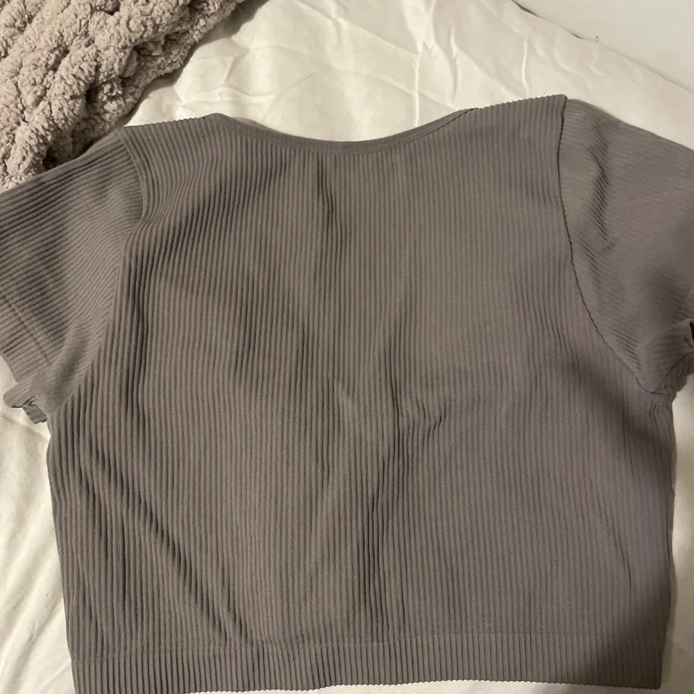 Garage Cropped T Shirt - Picture 2 of 2